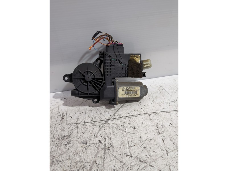 Recambio de motor elevalunas delantero izquierdo para volkswagen polo iv (9n_, 9a_) 1.9 sdi referencia OEM IAM 6Y2959802  