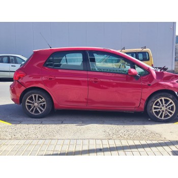 toyota auris (_e15_) del año 2010