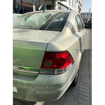 opel astra h sedán (a04) del año 2009