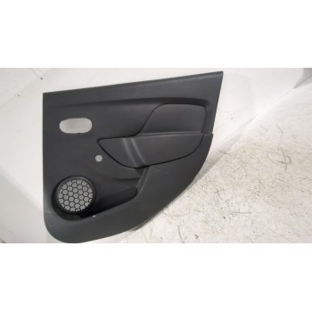 GUARNECIDO PUERTA TRASERA DERECHA 829A02084R 