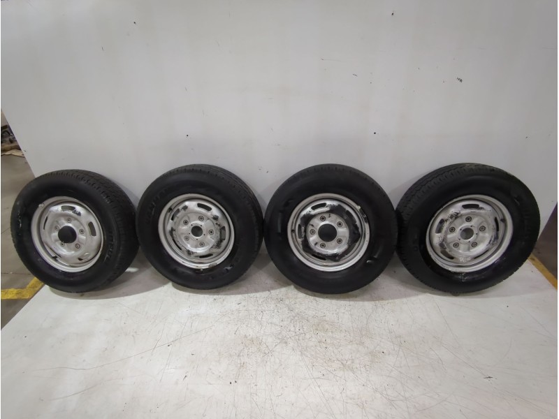 Recambio de juego llantas para ford transit caja cerrada ´06 2.2 tdci cat referencia OEM IAM 4519392  