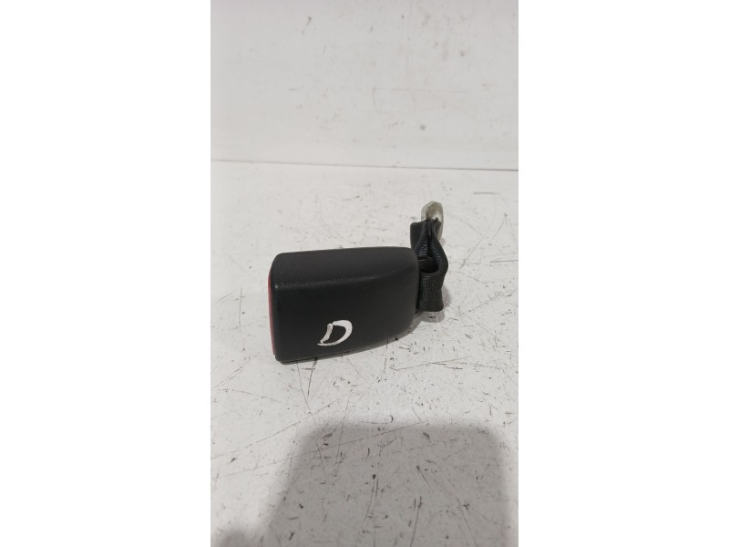 Recambio de enganche cinturon trasero derecho para peugeot 107 (pm_, pn_) 1.4 hdi referencia OEM IAM 8974LP  