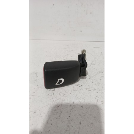 Recambio de enganche cinturon trasero derecho para peugeot 107 (pm_, pn_) 1.4 hdi referencia OEM IAM 8974LP  