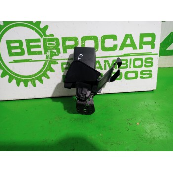 Recambio de enganche cinturon trasero derecho para audi a6 berlina (4f2) 2.4 referencia OEM IAM 4F0857740D  