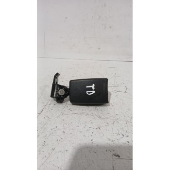 Recambio de enganche cinturon trasero derecho para opel corsa d (s07) 1.4 (l08, l68) referencia OEM IAM 604620561G  