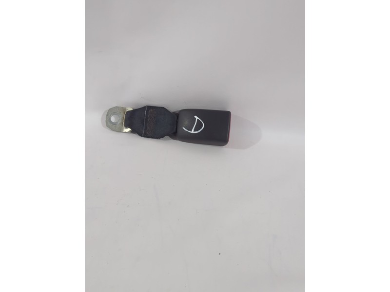 Recambio de enganche cinturon trasero derecho para peugeot 107 (pm_, pn_) 1.4 hdi referencia OEM IAM E034501  