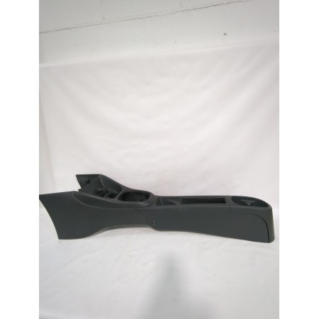 Recambio de consola central para opel corsa e (x15) 1.4 (08, 68) referencia OEM IAM 13403141  