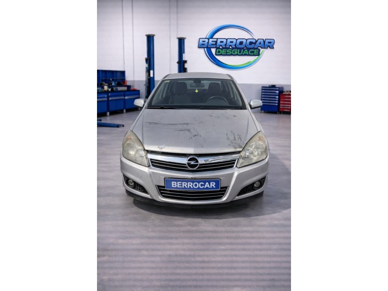 OPEL ASTRA H SEDÁN (A04)