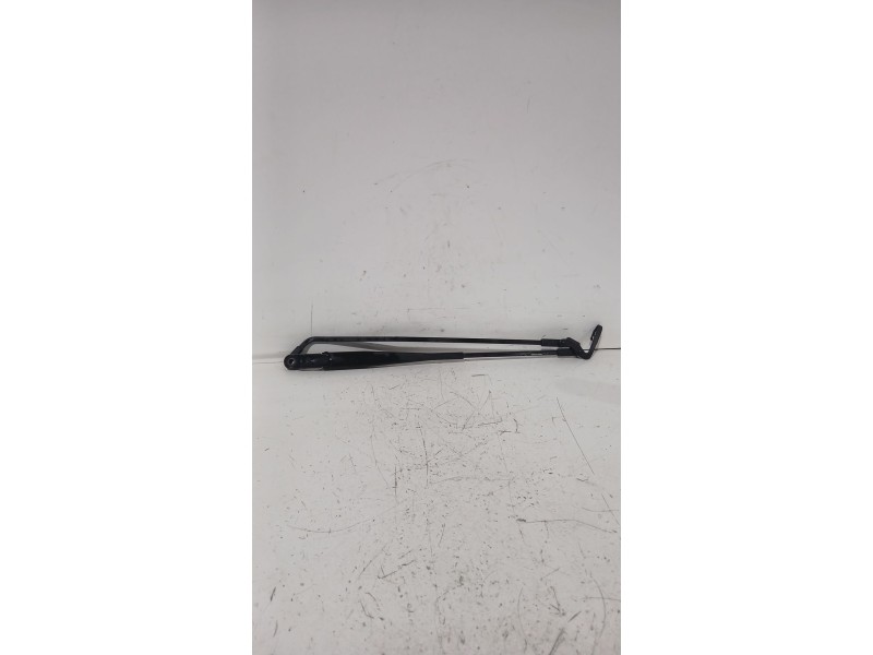 Recambio de brazo limpia delantero derecho para peugeot 107 (pm_, pn_) 1.4 hdi referencia OEM IAM 6405V2  