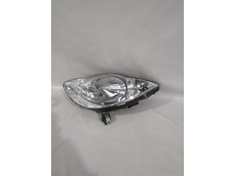Recambio de faro derecho para peugeot 107 (pm_, pn_) 1.4 hdi referencia OEM IAM 620674  