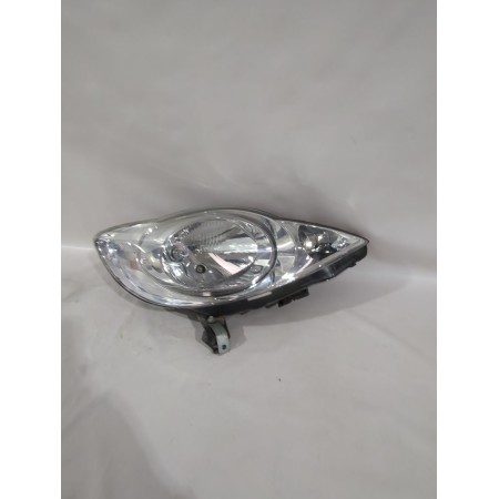 Recambio de faro derecho para peugeot 107 (pm_, pn_) 1.4 hdi referencia OEM IAM 620674  