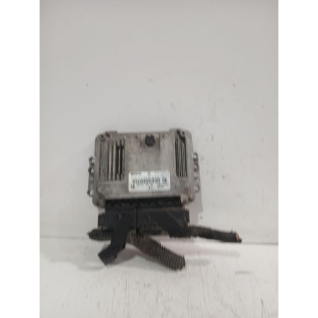 Recambio de centralita motor uce para opel astra h sedán (a04) 1.7 cdti (l69) referencia OEM IAM 0281014643  