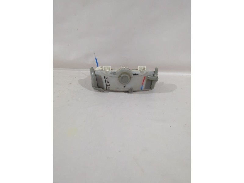 Recambio de mando calefaccion / aire acondicionado para peugeot 107 (pm_, pn_) 1.4 hdi referencia OEM IAM 69617004  