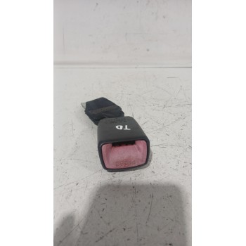 Recambio de enganche cinturon trasero derecho para peugeot 107 (pm_, pn_) 1.4 hdi referencia OEM IAM 8974LP  