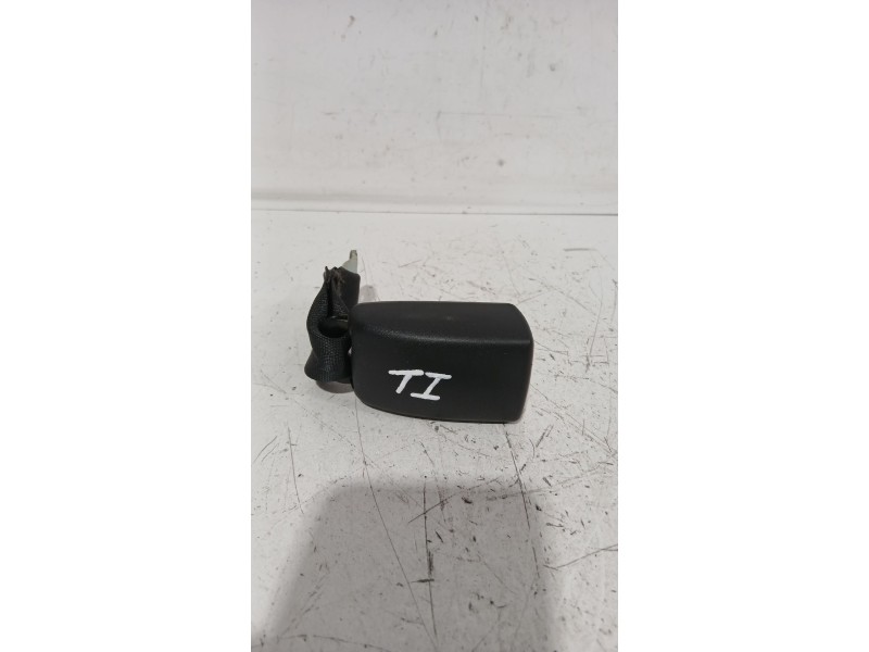 Recambio de enganche cinturon trasero izquierdo para citroën c1 (pm_, pn_) 1.4 hdi referencia OEM IAM 8974LP  