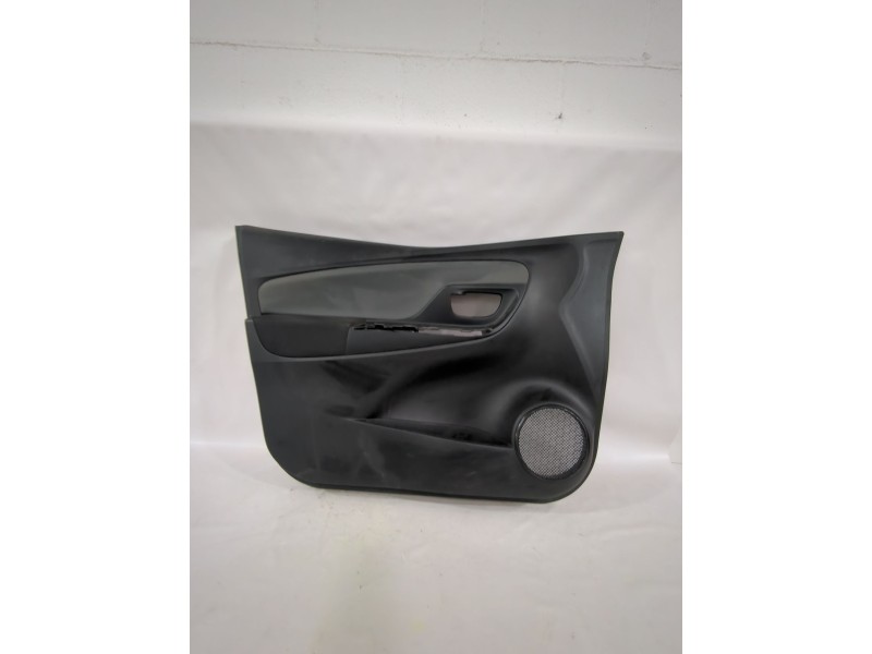 Recambio de guarnecido puerta delantera izquierda para toyota yaris (_p13_) 1.5 (nsp131_) referencia OEM IAM 1482608X  