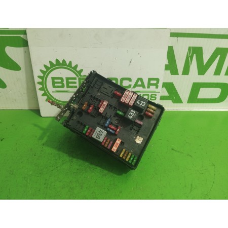 Recambio de caja reles / fusibles para volkswagen golf v berlina (1k1) 1.9 tdi referencia OEM IAM 013949631  