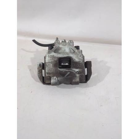 Recambio de pinza de freno delantera derecha para toyota yaris (_p13_) 1.5 (nsp131_) referencia OEM IAM 477300D200  