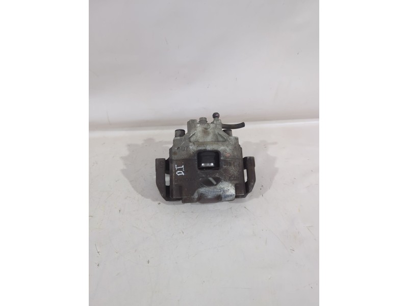 Recambio de pinza de freno delantera izquierda para toyota yaris (_p13_) 1.5 (nsp131_) referencia OEM IAM 477500D200  