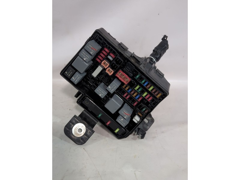 Recambio de caja reles / fusibles para toyota yaris (_p13_) 1.5 (nsp131_) referencia OEM IAM 821150DQ21A  