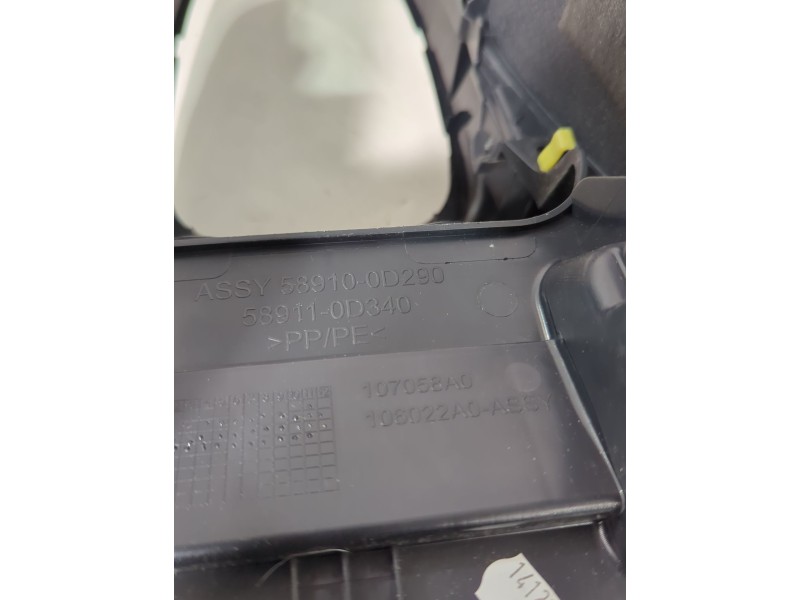 Recambio de consola central para toyota yaris (_p13_) 1.5 (nsp131_) referencia OEM IAM 589100D290  