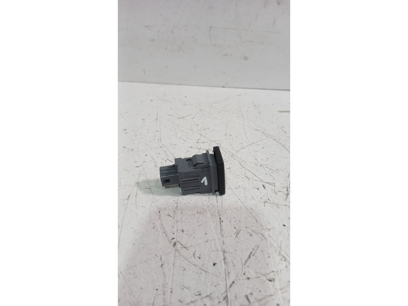 Recambio de interruptor para toyota yaris (_p13_) 1.5 (nsp131_) referencia OEM IAM 15B550  