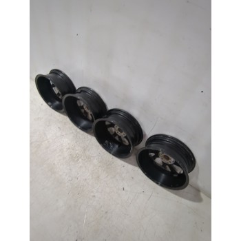 Recambio de juego llantas para toyota yaris (_p13_) 1.5 (nsp131_) referencia OEM IAM 426110DC80  