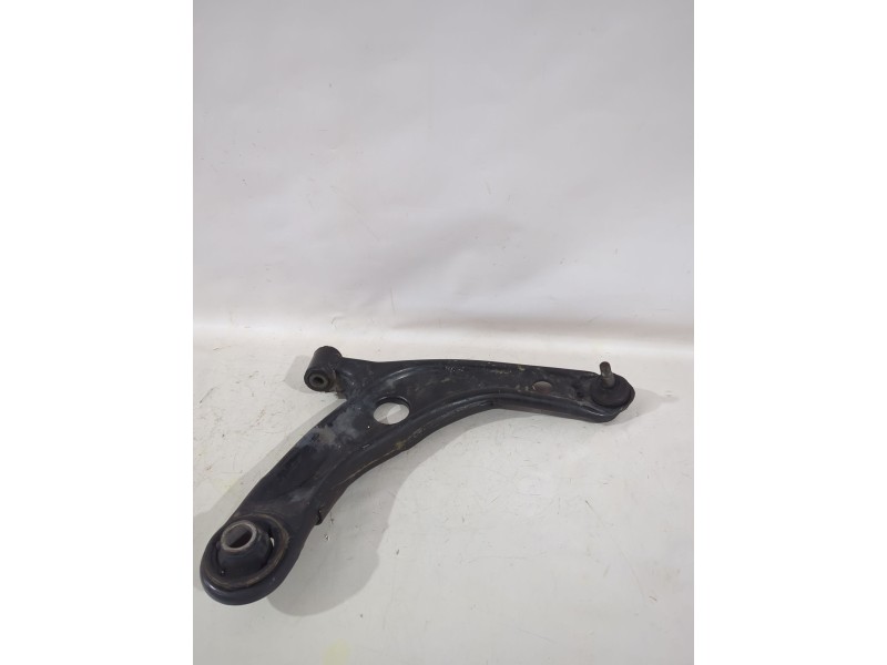 Recambio de brazo suspension inferior delantero izquierdo para toyota yaris (_p13_) 1.5 (nsp131_) referencia OEM IAM 4806909140 