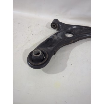 Recambio de brazo suspension inferior delantero izquierdo para toyota yaris (_p13_) 1.5 (nsp131_) referencia OEM IAM 4806909140 