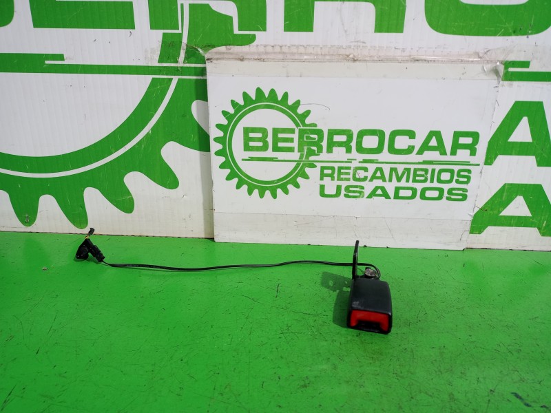 Recambio de enganche cinturon trasero izquierdo para opel corsa e expression referencia OEM IAM 627822100  