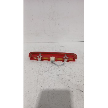 Recambio de piloto trasero central para toyota yaris (_p13_) 1.5 (nsp131_) referencia OEM IAM 815700D152  