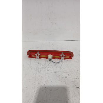 Recambio de piloto trasero central para toyota yaris (_p13_) 1.5 (nsp131_) referencia OEM IAM 815700D152  