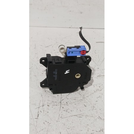 Recambio de motor apertura trampilla para toyota yaris (_p13_) 1.5 (nsp131_) referencia OEM IAM CZ1138002810  