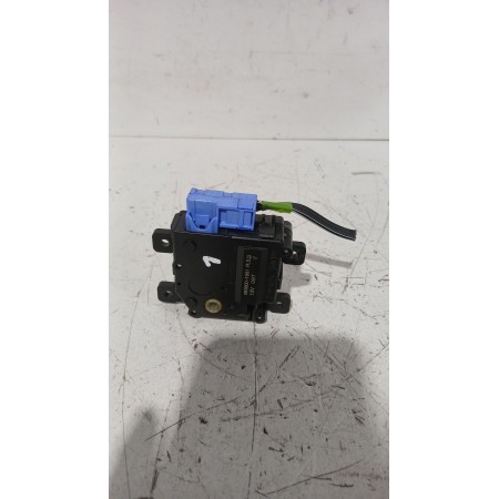 Recambio de motor apertura trampilla para toyota yaris (_p13_) 1.5 (nsp131_) referencia OEM IAM 0638001981  