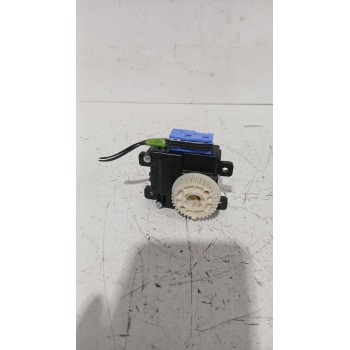 Recambio de motor apertura trampilla para toyota yaris (_p13_) 1.5 (nsp131_) referencia OEM IAM 0638001981  