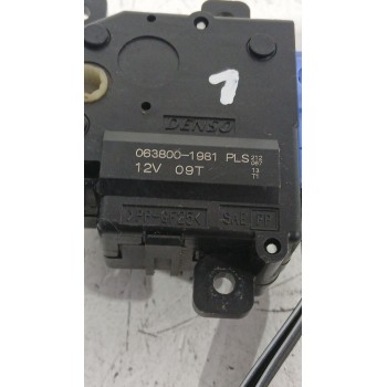 Recambio de motor apertura trampilla para toyota yaris (_p13_) 1.5 (nsp131_) referencia OEM IAM 0638001981  