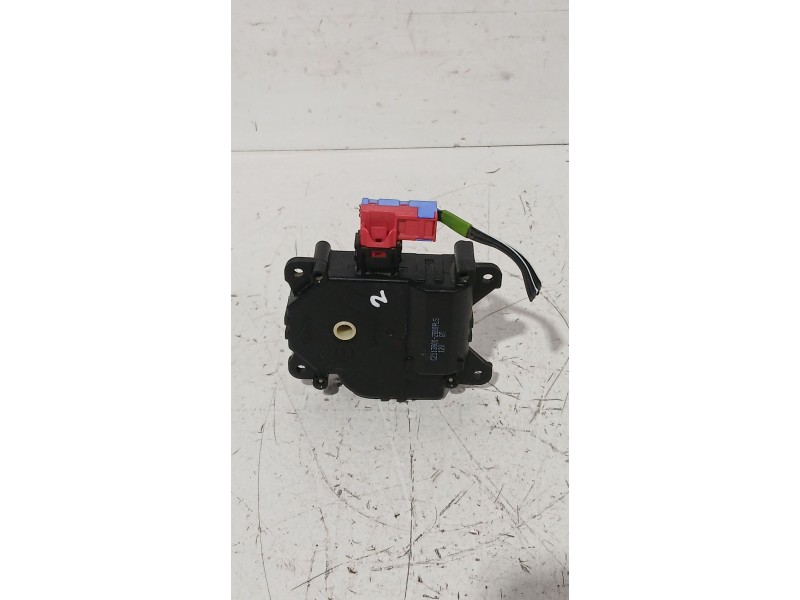 Recambio de motor apertura trampilla para toyota yaris (_p13_) 1.5 (nsp131_) referencia OEM IAM CZ1138002800  