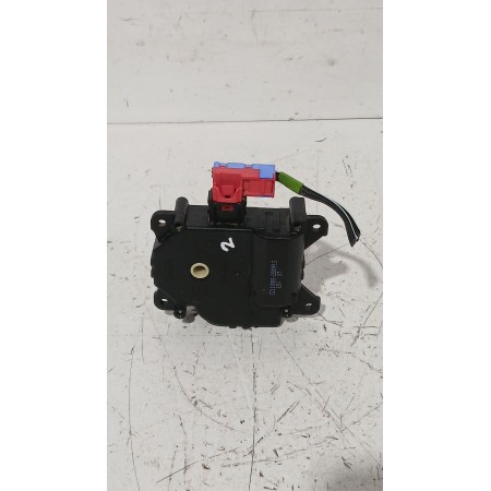 Recambio de motor apertura trampilla para toyota yaris (_p13_) 1.5 (nsp131_) referencia OEM IAM CZ1138002800  