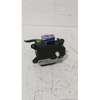 Recambio de motor apertura trampilla para toyota yaris (_p13_) 1.5 (nsp131_) referencia OEM IAM CZ1138002800  