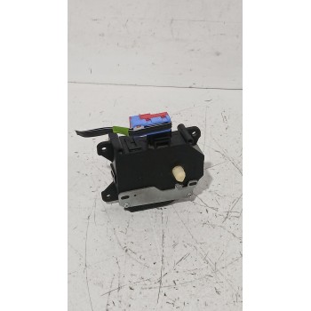 Recambio de motor apertura trampilla para toyota yaris (_p13_) 1.5 (nsp131_) referencia OEM IAM CZ1138002800  