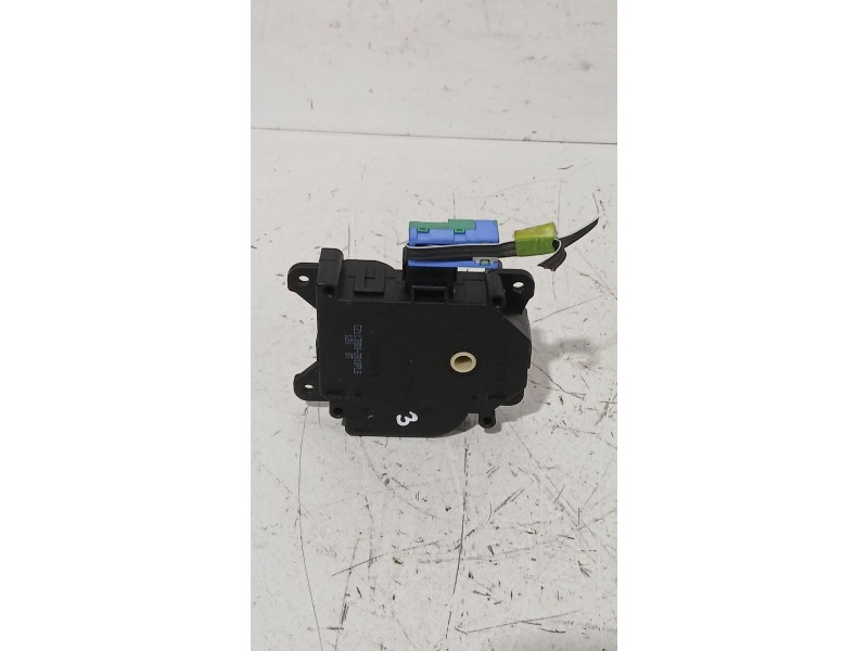 Recambio de motor apertura trampilla para toyota yaris (_p13_) 1.5 (nsp131_) referencia OEM IAM CZ1138002810  