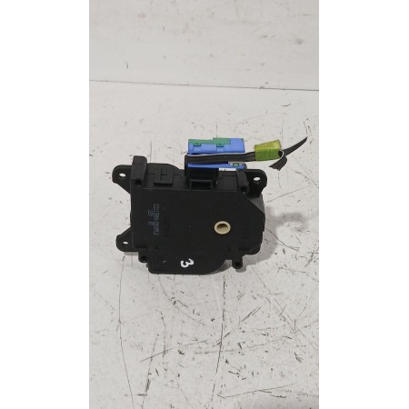 Recambio de motor apertura trampilla para toyota yaris (_p13_) 1.5 (nsp131_) referencia OEM IAM CZ1138002810  