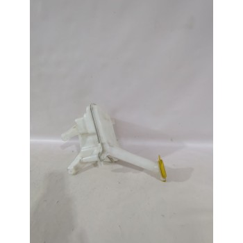 Recambio de deposito limpia para toyota yaris (_p13_) 1.5 (nsp131_) referencia OEM IAM 853150D170  