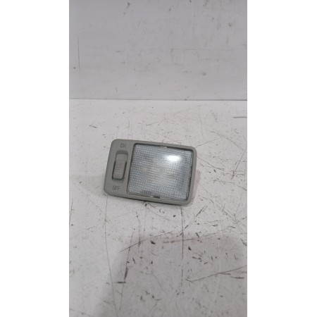 Recambio de luz interior para toyota yaris (_p13_) 1.5 (nsp131_) referencia OEM IAM 8134002030B0  