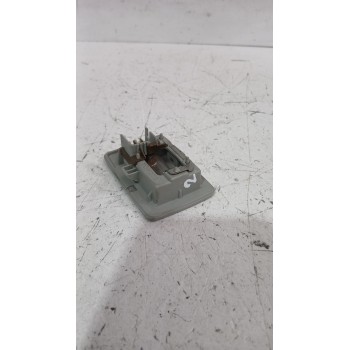 Recambio de luz interior para toyota yaris (_p13_) 1.5 (nsp131_) referencia OEM IAM 8134002030B0  