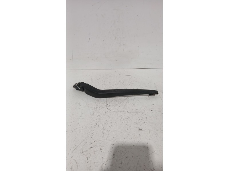 Recambio de brazo limpia trasero para toyota yaris (_p13_) 1.5 (nsp131_) referencia OEM IAM 852410D060  
