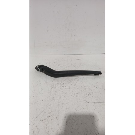 Recambio de brazo limpia trasero para toyota yaris (_p13_) 1.5 (nsp131_) referencia OEM IAM 852410D060  