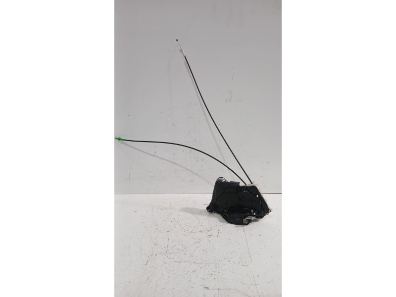 Recambio de cerradura puerta delantera derecha para toyota yaris (_p13_) 1.5 (nsp131_) referencia OEM IAM 690300D550  