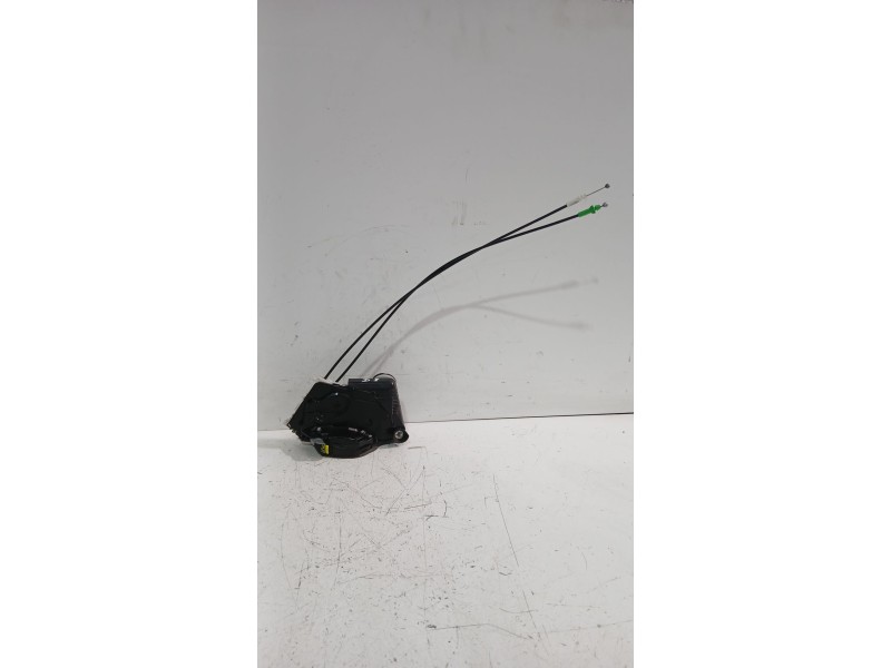 Recambio de cerradura puerta delantera izquierda para toyota yaris (_p13_) 1.5 (nsp131_) referencia OEM IAM 690400D520  