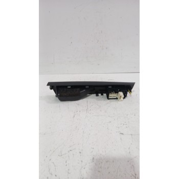 Recambio de mando elevalunas trasero izquierdo para toyota yaris (_p13_) 1.5 (nsp131_) referencia OEM IAM 848100D030  